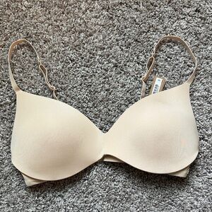 Skims Wireless Form Push Up Plunge Bra NEW WITH TAGS